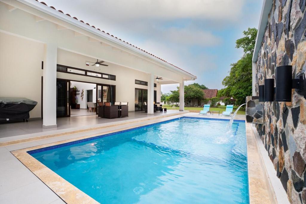 Casa Arboleda and its private pool